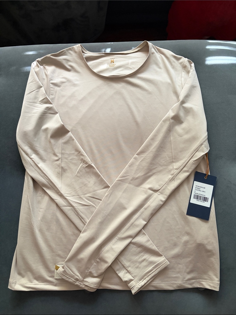 NWT Size Medium Women’s Tracksmith Twilight Long Sleeve Tee